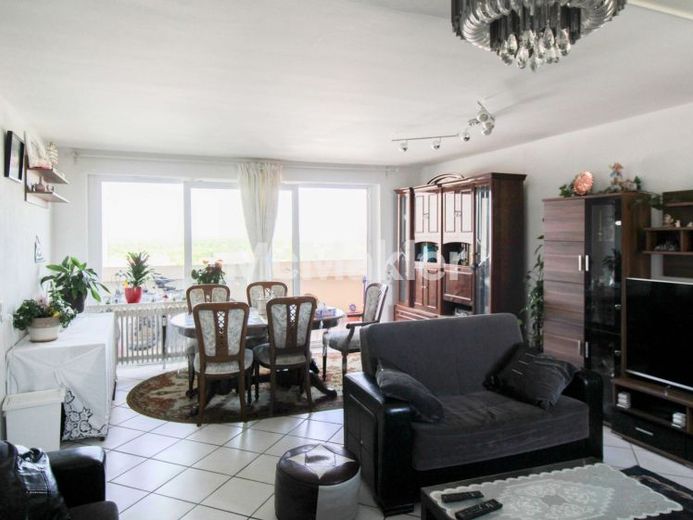 Solide Kapitalanlage: Großzügige 4-Zimmer-Wohnung mit Ausblick in gefragter Lage – Foto 1