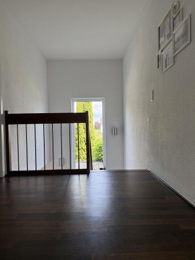 Modernes Einfamilienhaus mit Wintergarten, Doppelgarage und liebevoll angelegtem Garten in Schwendi – Galerie