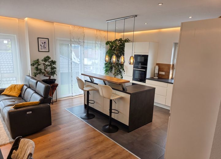 Moderne 4-Zimmer-OG-Wohnung mit PV, Wärmepumpe & Smart Home – Küchenbereich