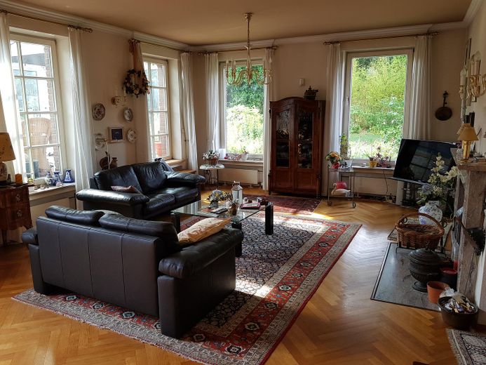 Großzügiges Haus in bester Wohnlage in Köln-Müngersdorf provisionfrei von Privat – Wohnzimmer