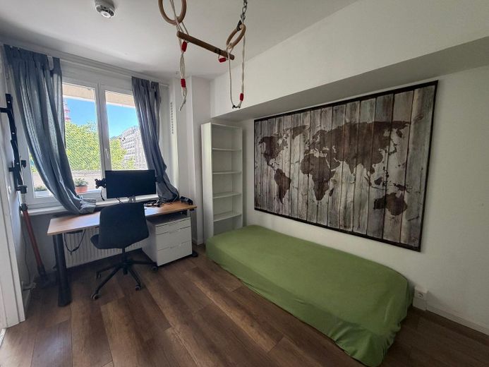 Fully Furnished 3 Room Apartment in Mitte with Guest WC – Small Bedroom 2