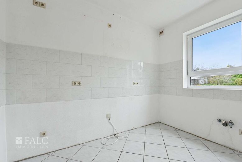 Moderne 3-Zimmerwohnung im Hochparterre in ruhiger Lage von Karlsruhe-Grünwettersbach – Helle Küche