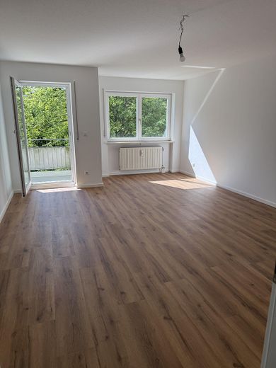 Wohnzimmer mit Balkon