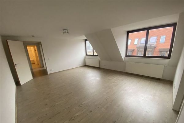 JÄGERHOF * City center* bright 2-room apartment* separate kitchen with fitted kitchen* bathroom with tub