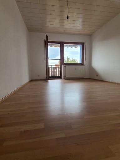 SOFORT BEZUGSFREI! Sehr geräumige lichtdurchflutete 4-Zi- Maisonette-Wohnung inkl. Balkon, Carport – Schlafzimmer