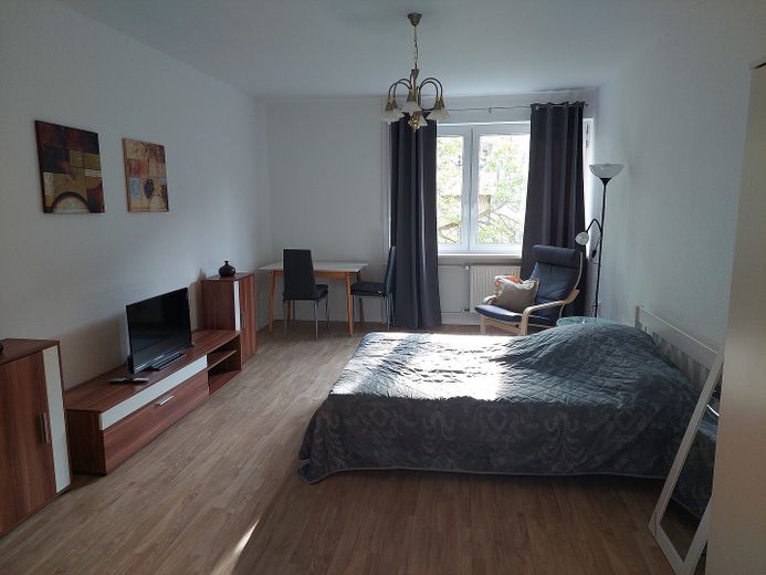 Sonnige und komplett möblierte 1-Zimmerwohnung in Berlin-Steglitz – Foto 1