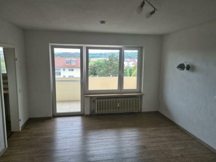 Zadbane mieszkanie 1-pokojowe w Rottendorf – Wohnraum