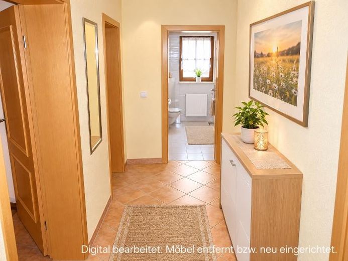 Charmant appartement de 3 pièces en rez-de-chaussée avec terrasse, balcon et garage à Roth – Photo 2