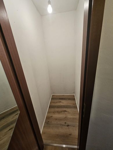 Licht 1-kamerappartement op de begane grond met balkon, mogelijkheden voor een inbouwkeuken & berging – Dornheimer Ring 81 – Abstellraum