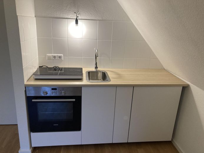 Schöne 1-Zimmer Dachgeschosswohnung in denkmalgeschützter Villa in zentraler Lage von Radebeul – Foto 5