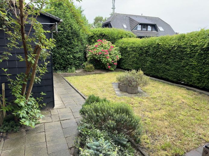 Garten neben dem Haus