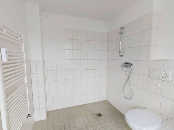Goldener Herbst mit einer gesparten Kaltmiete: Gemütliche 2-Zimmer-Wohnung mit Pantryküche – Ansicht I: Bad