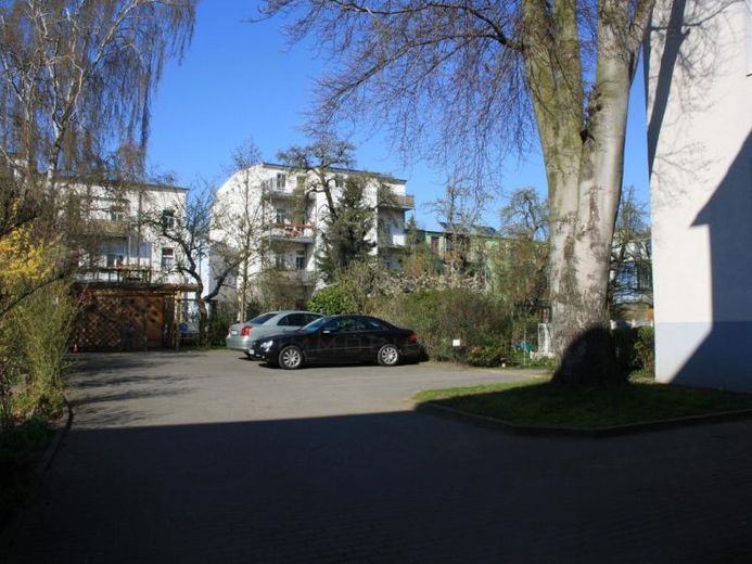 **TOP** Stellplatz im Rostocker Bahnhofsviertel Wielandstraße – Foto 1