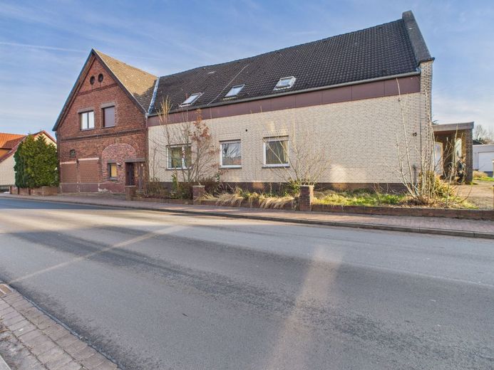 Altes Haus voller Leben, mit Geschichte und Rendite – Hauptstraße