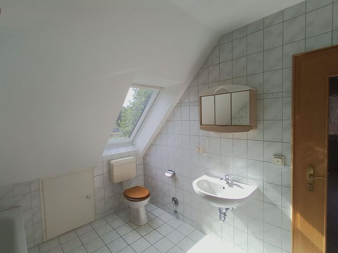 Solides MFH, Schweriner Stadtrand, als Investment o. Eigennutzung, sof. bezugsfähig, 2.505m² Grdst. – Bad 2.OG links