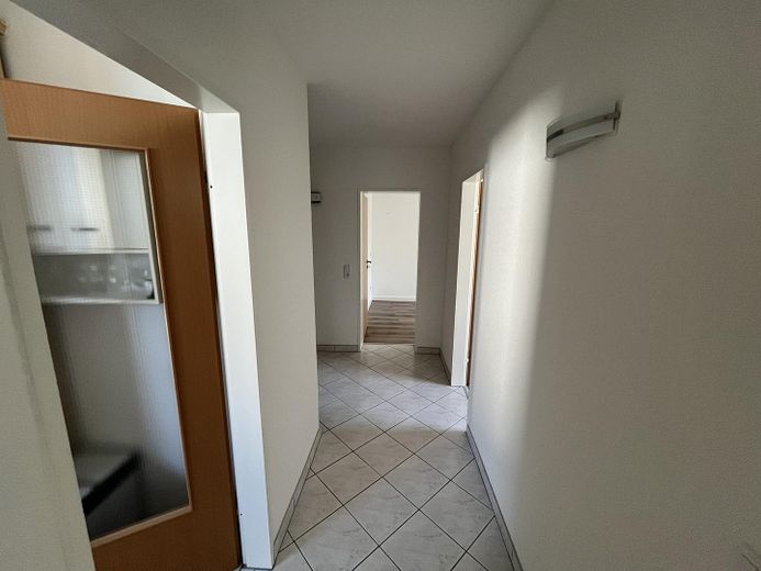 Traumhafte 3-Zimmer-Wohnung mit 2 Balkonen – Flur