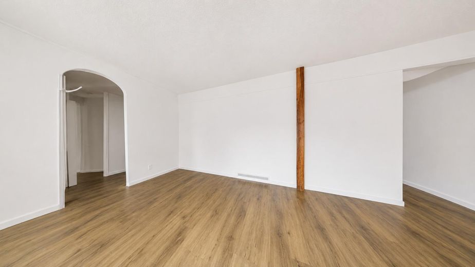 Renovierte 2-Zimmer-Erdgeschosswohnung mit Einbauküche und Tageslichtbad in Nordstemmen – Schlafzimmer