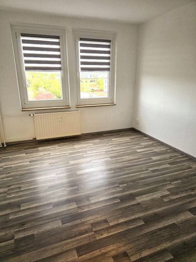 2-pokojowe mieszkanie z balkonem w Miśni, sprzedaż bez prowizji – Schlafzimmer
