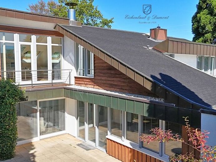 Hochwertig modernisiertes freistehendes Villenanwesen in schöner Lage – Foto 1