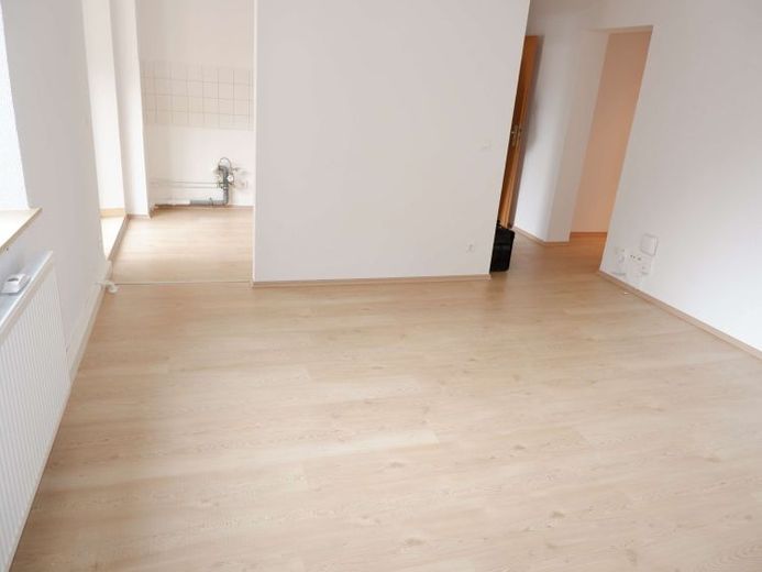 EBK mögl. * Alles NEU !!! Balkon + offener Küche im 1. OG !!! – Foto 1