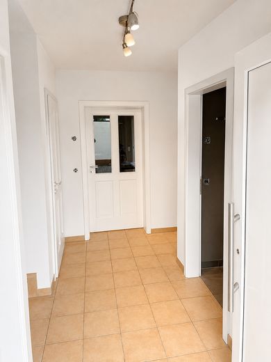 Schönes Reiheneckhaus mit EBK in Baiersdorf - von Privat / Provisionsfrei – Eingangsflur