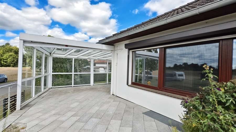 Bröckel - großes Familienhaus mit hohem Freizeitwert, Vollkeller und Garage – Terrasse
