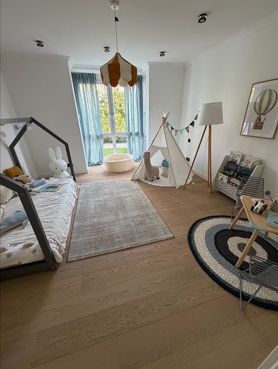 Von privat: Sonnige, frisch renovierte 4,5-Zi-Gartenwohnung in begehrter Lage v. Bogenhausen-Denning – Kinderzimmer