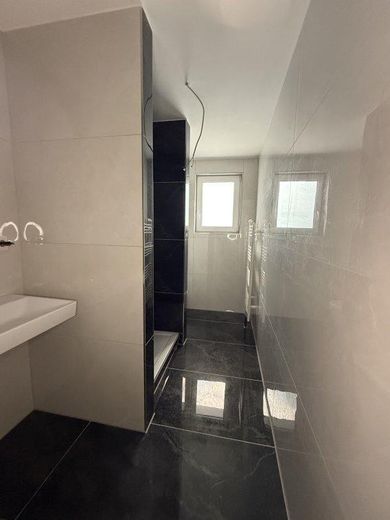 Fully renovated single-family house with modern extension – Bad
