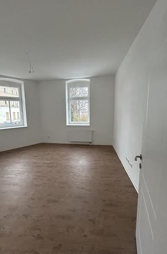 Zweitbezug nach San.! Kompakte 3-Zi mit EBK, Laminat, offener Küche und Wanne – IMG_6492
