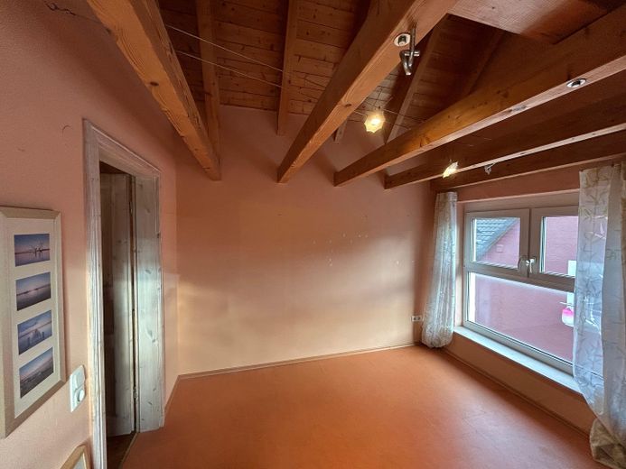 Großzügiges Einfamilienhaus in zentraler Lage in Herbolzheim – Schlafzimmer klein DG