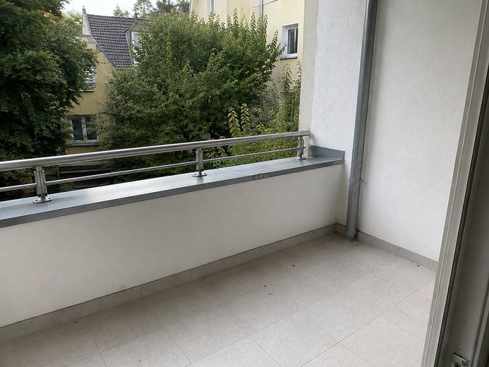 Möbliertes 18 m² WG-Zimmer mit Balkon in Kamp-Lintfort – Balkon