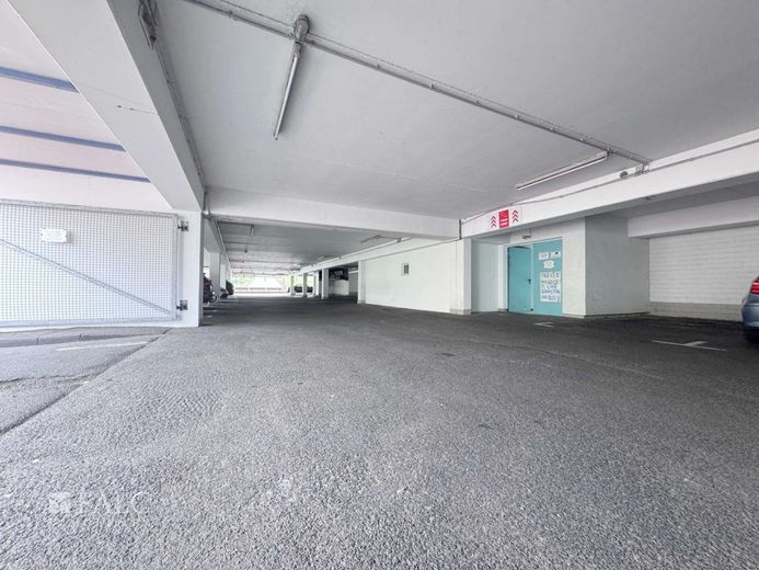 Solides Gewerbeinvestment - Zentrale Lage, starke Mieter, sichere Perspektive – Parkhaus
