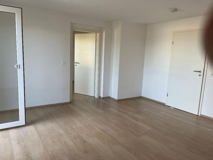 3 Raum Wohnung in ruhiger Lage 1. OG links mit großem sonnigen Balkon ab 01.12.2026 – Foto 1