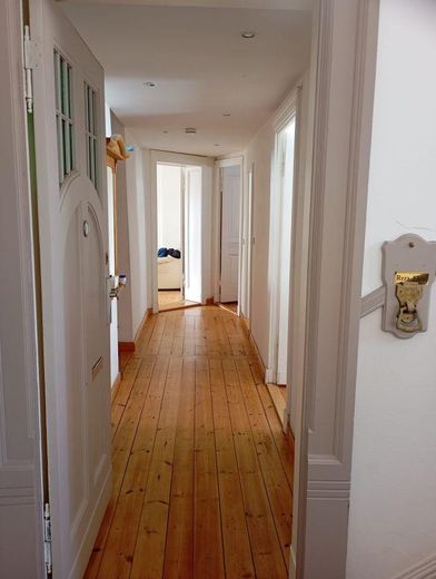 Charmante Altbauwohnung       nahe Schloss Charlottenburg, sofort bezugsfrei, von Privat – Flur