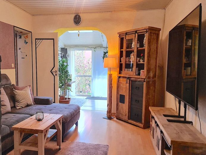 ++ TOP ANGEBOT ++ HELLES EIN - ZWEIFAMILIENHAUS MIT VIEL PLATZ UND VIELEN DETAILS! – WOHNZIMMER 1