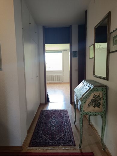 Lichtdurchflutete 4-Zimmer-Wohnung mit Loggia und Blick ins Grüne – Foto 8