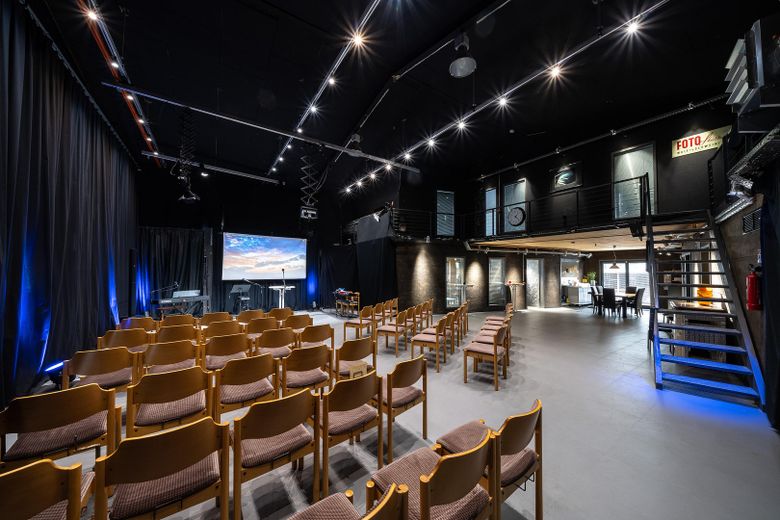 Unikat: Design-Loft-Halle + 100m² Büroetage, genehmigt als Wohnraum - Kauf oder Kurzeitmiete – Halle