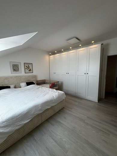 Moderne 3-Zimmer-Dachgeschosswohnung (A+) mit Loggia, Einbauküche, Stellplatz und großem Dachboden – Schlafzimmer