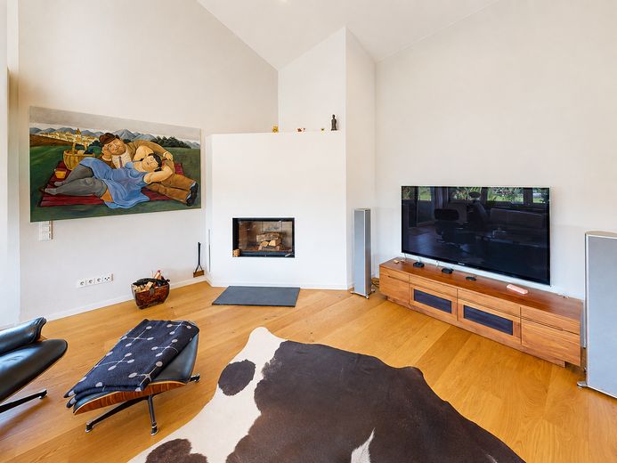 Modernisiertes Einfamilienhaus mit Charakter – Hanglage, Garten und viel Platz in Mömbris – Wohnzimmer OG