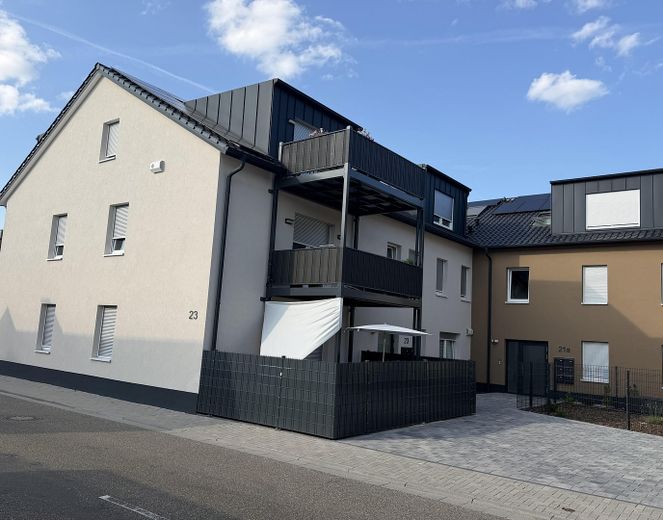 Modern 2-kamerappartement op de bovenste verdieping (A+) met parkeerplaats in de ondergrondse garage – zonder makelaarscourtage – Aussenansicht