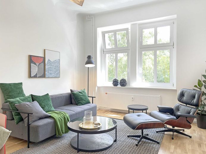 Traumhafter Altbau in direkter Pankelage | Erstbezug | Saniert | Provisionsfrei – Wohnzimmer
