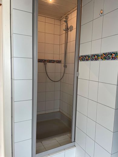 Sanierte 2-Zimmer-Wohnung in TOP-Lage - Sofort verfügbar! – Badezimmer Teil 3