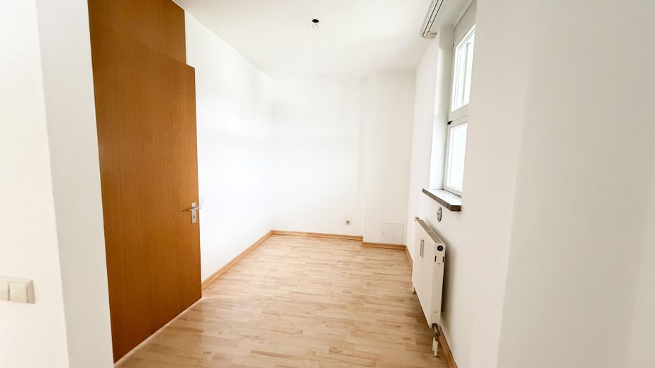 Vita assistita con terrazza sul tetto: vista panoramica sulla Stadtwald, pronta per essere abitata e senza provvigione – Ankleide am Schlafzimmer