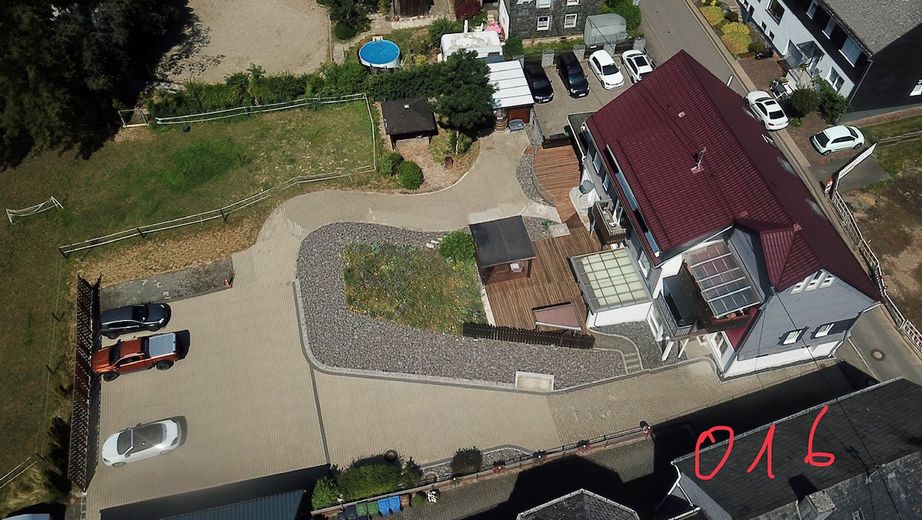 Rentowność:    wynajęty dawny dom wiejski z dużą działką 3000 m² – Luftbild 