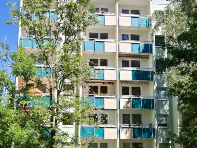 Nieuwe vloer, pas behangen muren - Eerste bewoning na renovatie * 3 kamers in Markersdorf Nord – Photo 1