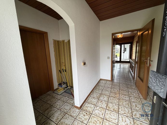 Großzügiges Einfamilienhaus mit Studio, Loggia &amp; Terrasse in Heusweiler – Eingang