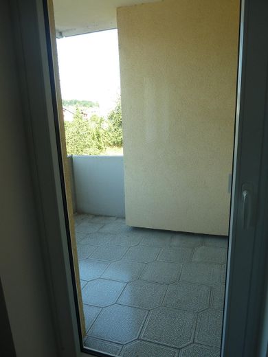 Bright 2-room apartment in a central, quiet location with balcony, loggia, view of greenery and parking space – Loggia