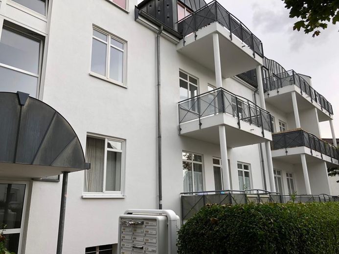 Bel appartement de 2 pièces avec balcon à Maintal-Dörnigheim – 890 € charges comprises – Vorderansicht des Gebäudes 