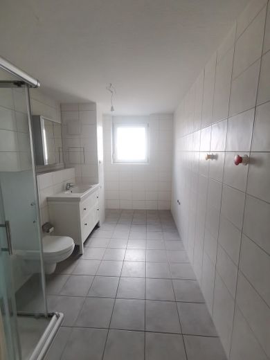 3-room apartment with balcony, fitted kitchen and underground garage – WC