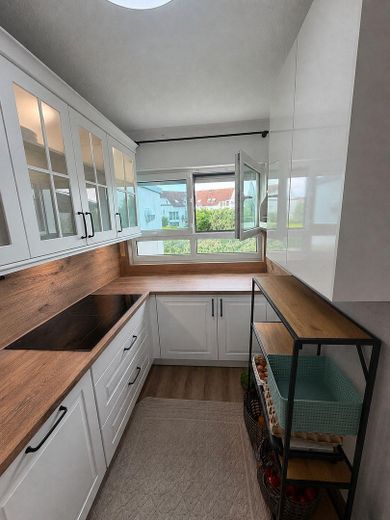 Esclusivo appartamento di 4 locali con ampia terrazza, balcone e posto auto nel parcheggio sotterraneo in posizione privilegiata – Foto 8
